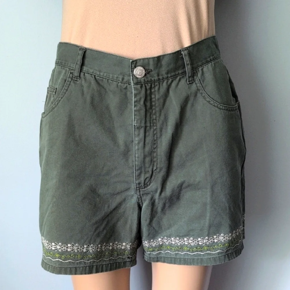 Vintage Reitmans Olive Green Embroidered Shorts SZ 9 - Picture 3 of 9